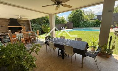 CASA 5 DORM MÁS SERVICIO, PISCINA, QUINCHO, PIEDRA ROJA