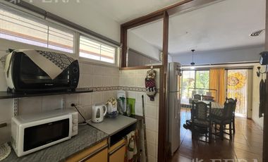 Venta de Casa 3 ambientes con Jardín y Cochera en Bernal