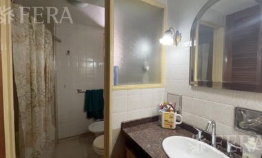 Venta de Casa 3 ambientes con Jardín y Cochera en Bernal