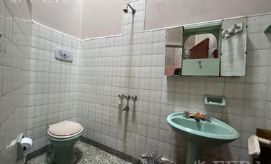 Venta de Casa 3 ambientes con Jardín y Cochera en Bernal