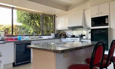 Casa en venta en Bosques de las Lomas. Bosque de Sauces. Alberca y jardín