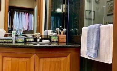 Casa en venta en Bosques de las Lomas. Bosque de Sauces. Alberca y jardín