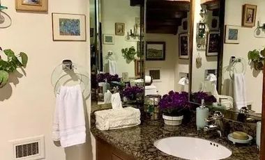 Casa en venta en Bosques de las Lomas. Bosque de Sauces. Alberca y jardín