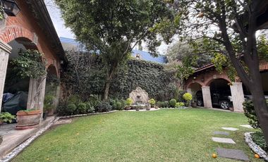 Casa en venta en Bosques de las Lomas. Bosque de Sauces. Alberca y jardín