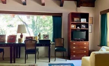 Casa en venta en Bosques de las Lomas. Bosque de Sauces. Alberca y jardín