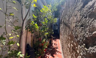 Casa en venta 2 dormitorios céntrica City Bell entre caminos