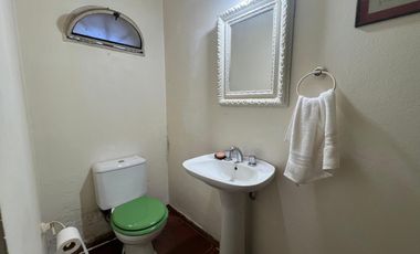 Casa en venta 2 dormitorios céntrica City Bell entre caminos