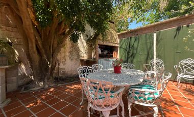 Casa en venta 2 dormitorios céntrica City Bell entre caminos