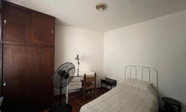 Casa en venta 2 dormitorios céntrica City Bell entre caminos