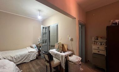 Casa en venta 2 dormitorios céntrica City Bell entre caminos