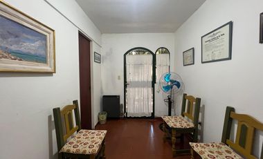 Casa en venta 2 dormitorios céntrica City Bell entre caminos