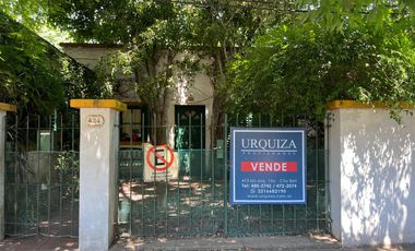 Casa en venta 2 dormitorios céntrica City Bell entre caminos