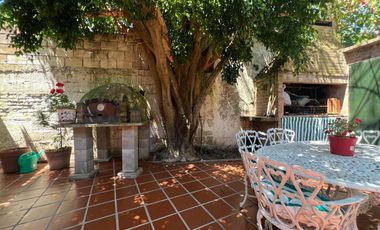 Casa en venta 2 dormitorios céntrica City Bell entre caminos