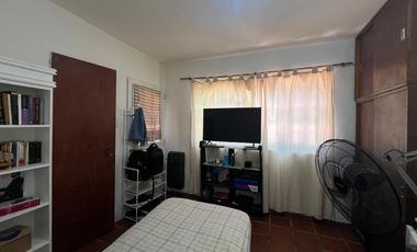 Casa en venta 2 dormitorios céntrica City Bell entre caminos