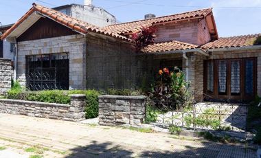 Casa en venta - 2 Dormitorios 1 Baño - Ciudadela