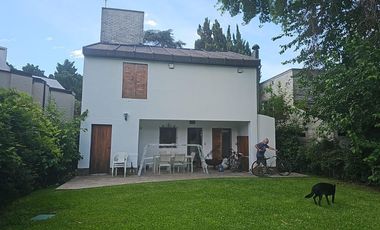 Casa en alquiler temporario - 3 Dormitorios 2 Baños - Ingeniero Maschwitz