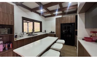 Casa campestre en unidad con portón eléctrico en el Carmen de Viboral