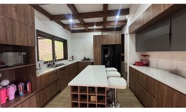 Casa campestre en unidad con portón eléctrico en el Carmen de Viboral