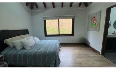 Casa campestre en unidad con portón eléctrico en el Carmen de Viboral