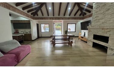 Casa campestre en unidad con portón eléctrico en el Carmen de Viboral