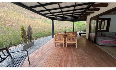 Casa campestre en unidad con portón eléctrico en el Carmen de Viboral