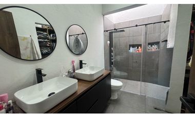 Casa campestre en unidad con portón eléctrico en el Carmen de Viboral