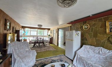 Casa en calle cerrada, con alberca en Jardín Balbuena