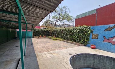 Casa en calle cerrada, con alberca en Jardín Balbuena