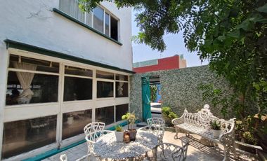 Casa en calle cerrada, con alberca en Jardín Balbuena