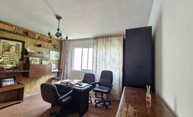 Casa en calle cerrada, con alberca en Jardín Balbuena