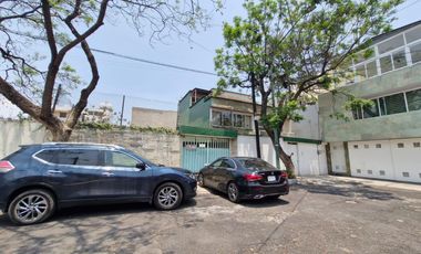 Casa en calle cerrada, con alberca en Jardín Balbuena