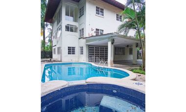 Venta de Casa con piscina en Albrook