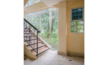 Venta de Casa con piscina en Albrook