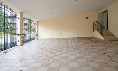 Venta de Casa con piscina en Albrook