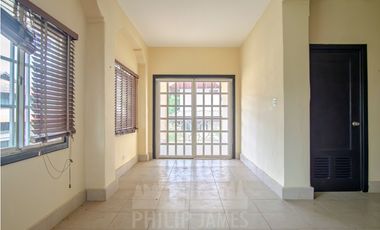 Venta de Casa con piscina en Albrook