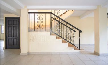 Venta de Casa con piscina en Albrook