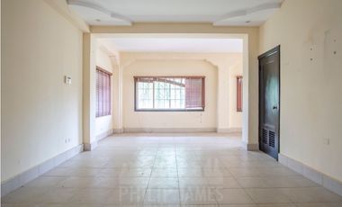 Venta de Casa con piscina en Albrook