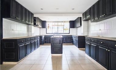 Venta de Casa con piscina en Albrook