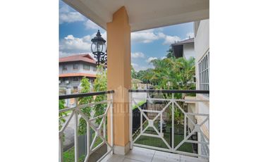 Venta de Casa con piscina en Albrook