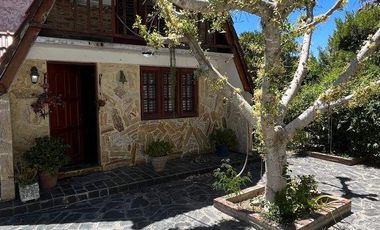 Casa en venta c/ cochera en Ensenada ESCUCHA OFERTA