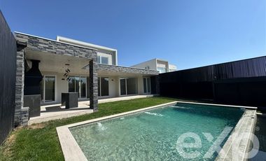 Casa en Arriendo en av casa piedra 452