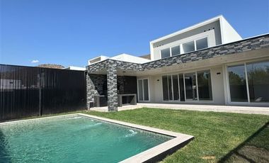 Casa en Arriendo en av casa piedra 452