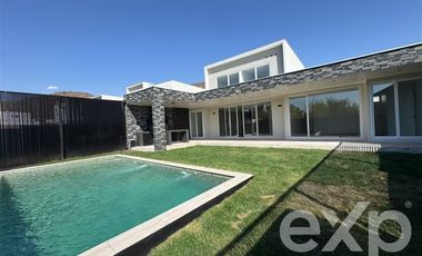 Casa en Arriendo en av casa piedra 452