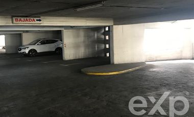 Estacionamiento en Venta en Miraflores/ Merced