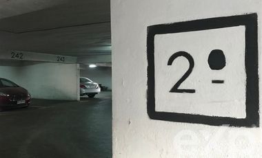 Estacionamiento en Venta en Miraflores/ Merced
