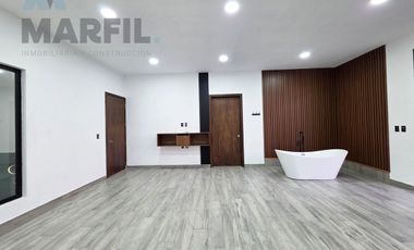 Venta de Increíble Residencia de 4 Recámaras con Alberca al Norte de Colima