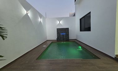 Venta de Increíble Residencia de 4 Recámaras con Alberca al Norte de Colima