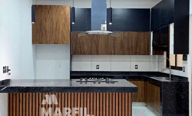 Venta de Increíble Residencia de 4 Recámaras con Alberca al Norte de Colima