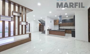 Venta de Increíble Residencia de 4 Recámaras con Alberca al Norte de Colima