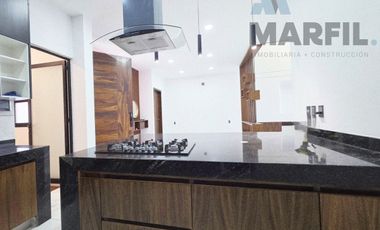 Venta de Increíble Residencia de 4 Recámaras con Alberca al Norte de Colima